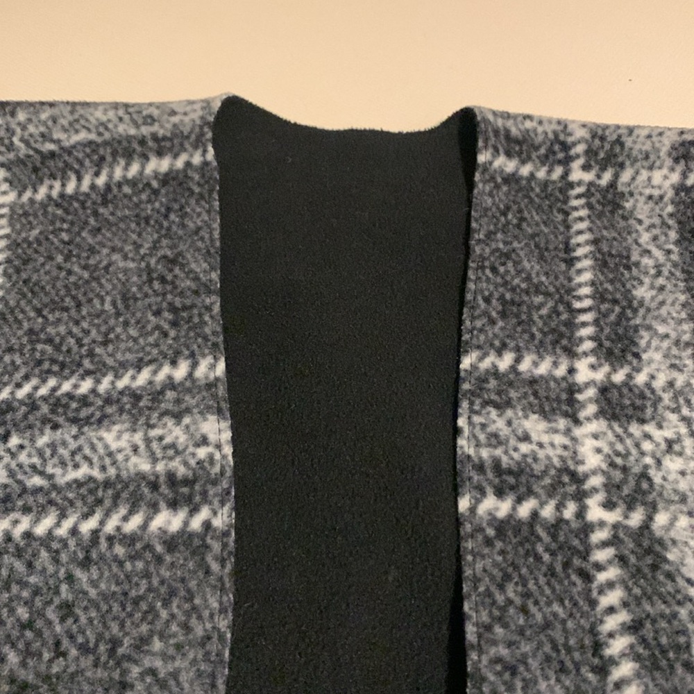 Handmade Fleecy Women’s Shawl NWOT - Picture 3 of 5